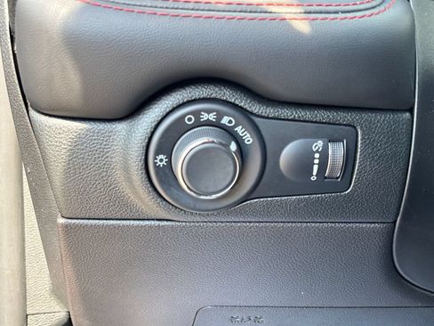 Used 2024 Dodge Durango GT RWD image 31