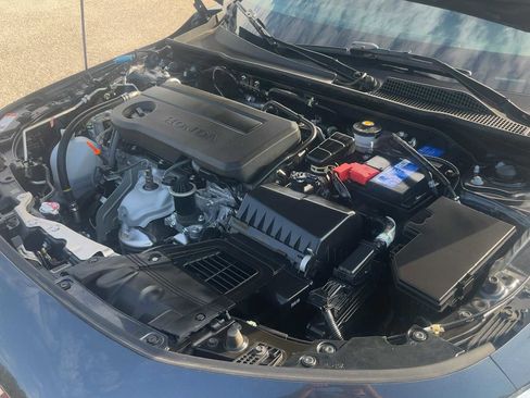 Used 2025 Honda Civic Sport image 11