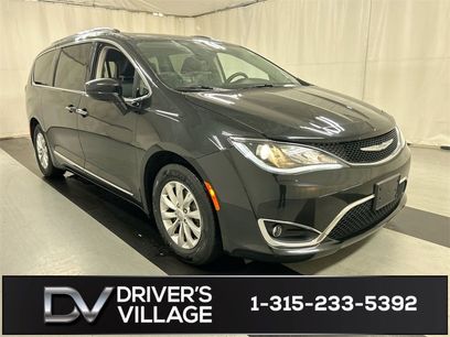 Used 2018 Chrysler Pacifica Touring-L w/ Premium Audio Group