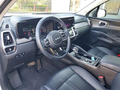 Used 2022 Kia Sorento EX w/ Panoramic Sunroof Package image 13