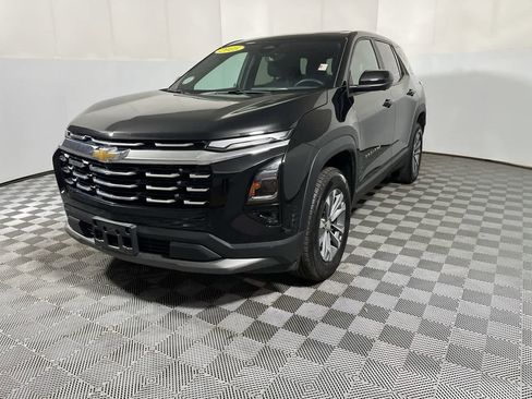 Used 2025 Chevrolet Equinox LT w/ Safety and Technology Package AWD/4WD image 4
