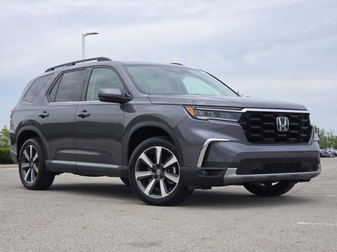 Used 2024 Honda Pilot Touring image 2