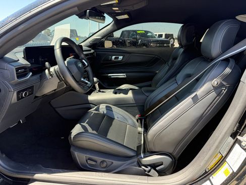 Used 2025 Ford Mustang GT Premium RWD image 5