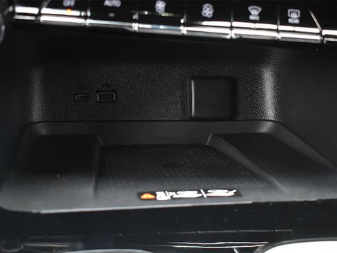 Used 2024 Chevrolet Traverse Z71 w/ LPO, Floor Liner Package AWD/4WD image 21