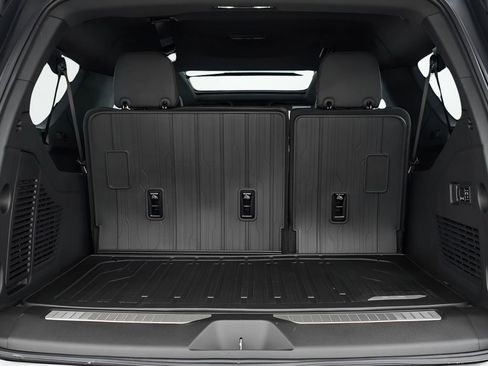 New 2026 GMC Yukon XL Denali w/ Denali Reserve Package AWD/4WD image 8