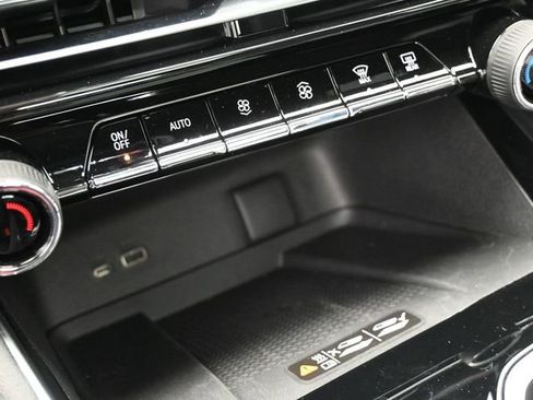 New 2026 Chevrolet Traverse RS w/ LPO, Floor Liner Package FWD image 34