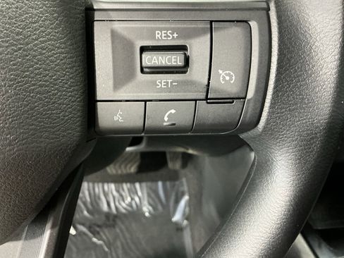 Used 2025 Nissan Rogue S image 10