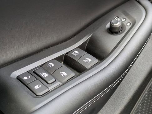 New 2025 Jeep Grand Cherokee L Altitude image 28