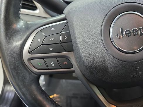 Used 2020 Jeep Cherokee Limited image 18