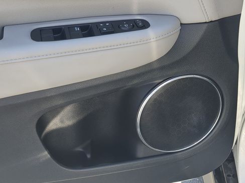 Used 2022 Honda HR-V EX-L image 16