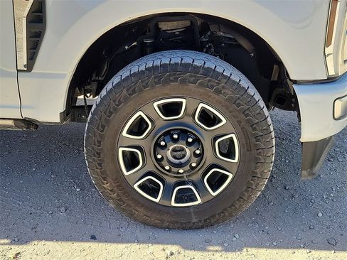 Used 2024 Ford F250 Platinum image 14