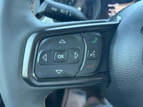 Used 2024 Jeep Wrangler Unlimited image 17