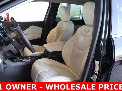 Used 2016 Jeep Cherokee Overland w/ Technology Group AWD/4WD image 11