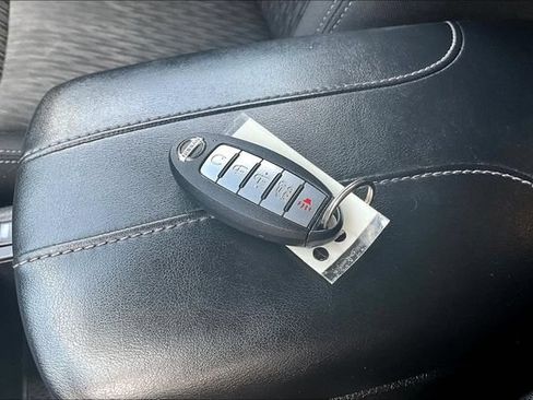 Used 2020 Nissan Rogue SV FWD image 34