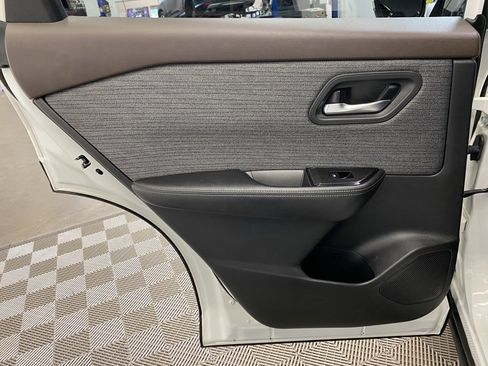 Used 2023 Nissan Rogue SV image 22