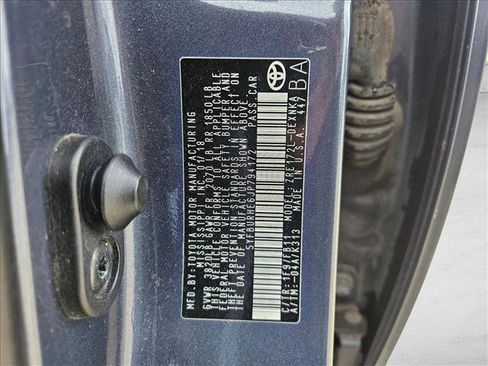 Used 2018 Toyota Corolla LE image 17