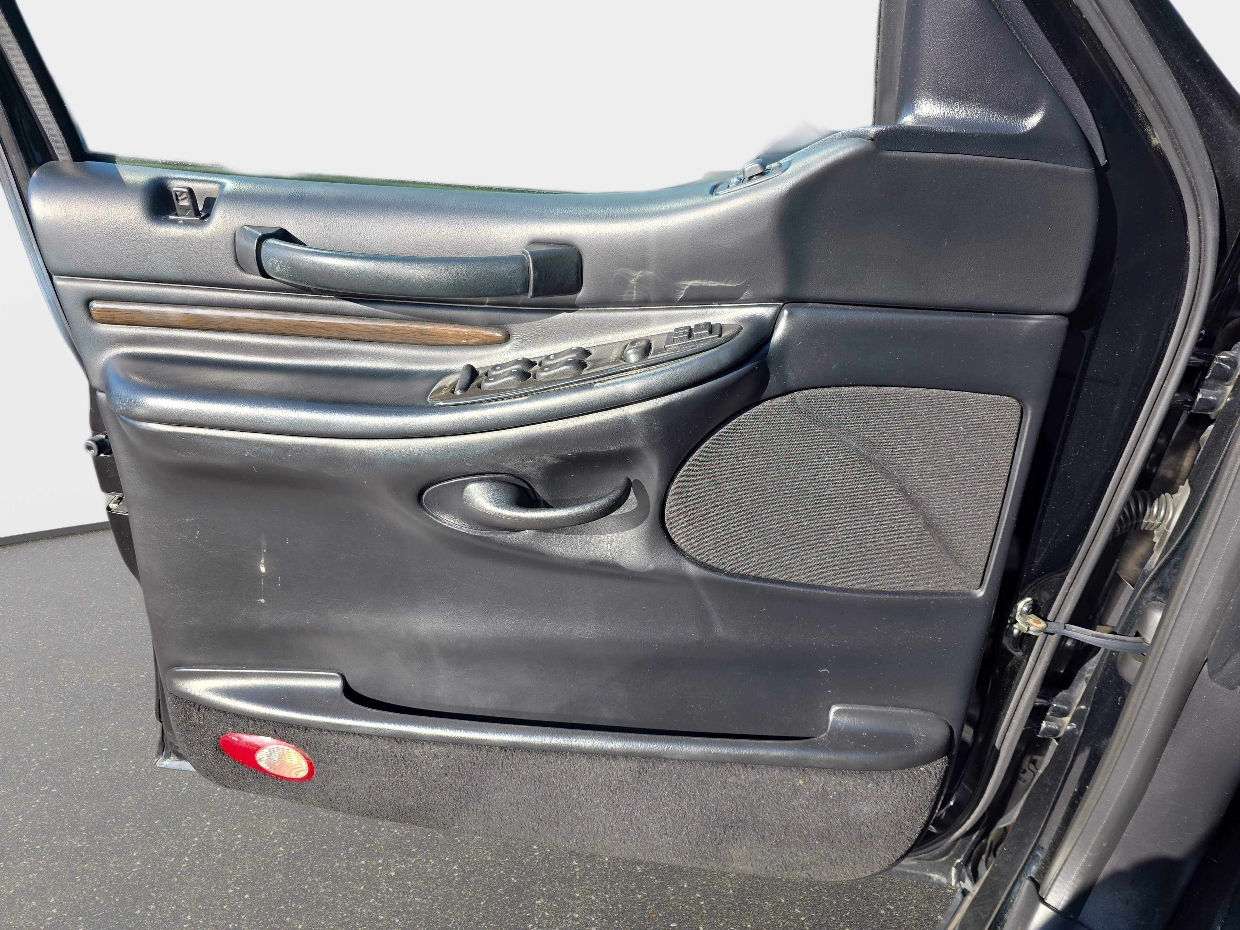 Used 2002 Lincoln Blackwood RWD image 9