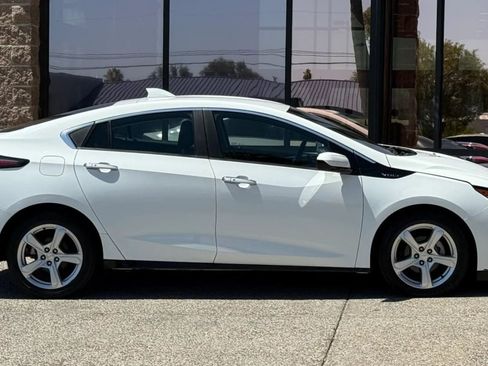 Used 2017 Chevrolet Volt LT w/ Comfort Package FWD image 15