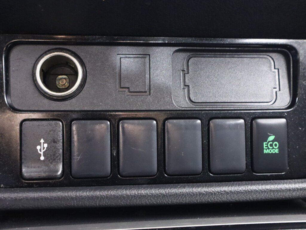 Used 2020 Mitsubishi Outlander ES AWD/4WD image 23