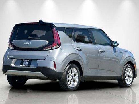 Used 2023 Kia Soul LX w/ LX Technology Package FWD image 4