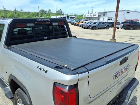 Used 2019 GMC Sierra 1500 SLT w/ SLT Premium Package AWD/4WD image 11