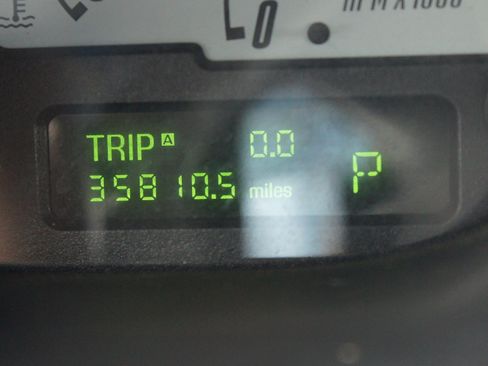 Used 2002 Ford Thunderbird RWD image 4