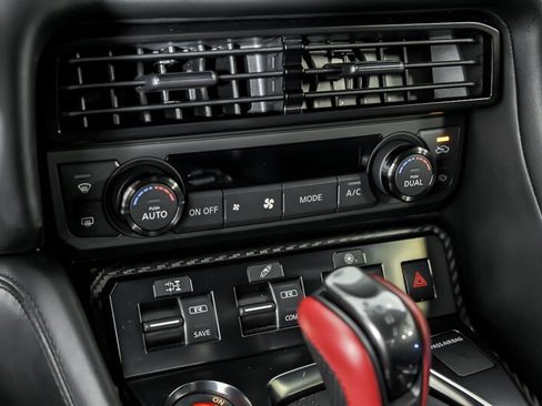 Used 2018 Nissan GT-R Premium AWD/4WD image 36