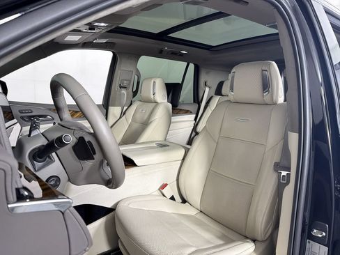 Used 2024 Cadillac Escalade Sport Platinum AWD/4WD image 5