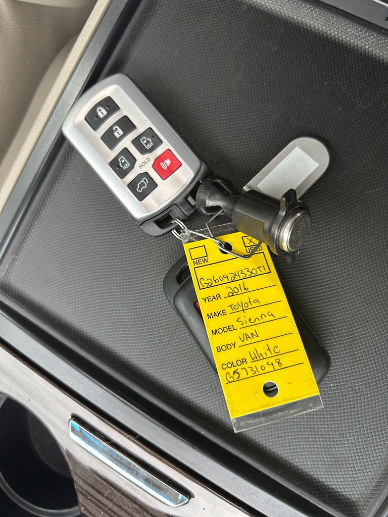 Used 2016 Toyota Sienna XLE FWD image 54