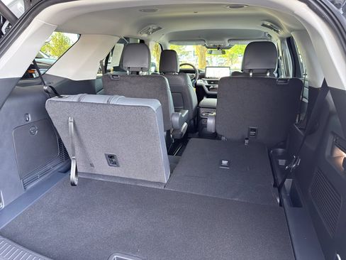 New 2026 Ford Explorer Active w/ Active Comfort Package AWD/4WD image 8