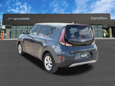Used 2025 Kia Soul LX w/ LX Technology Package FWD image 7