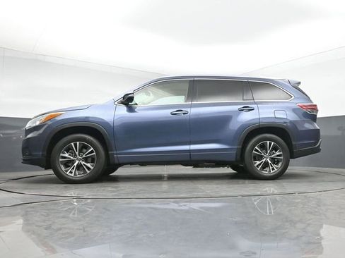 Used 2016 Toyota Highlander XLE FWD image 14