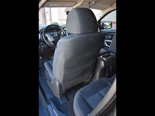 Used 2018 Nissan Titan SV w/ SV Convenience Package RWD image 20