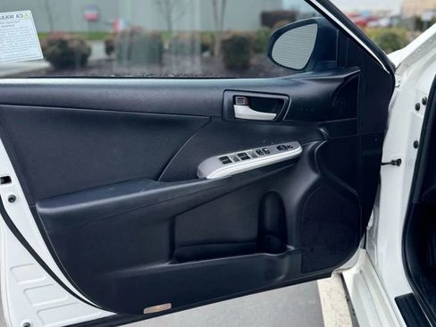 Used 2014 Toyota Camry SE image 9