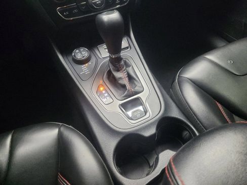 Used 2019 Jeep Cherokee Trailhawk w/ Comfort/Convenience Group AWD/4WD image 26