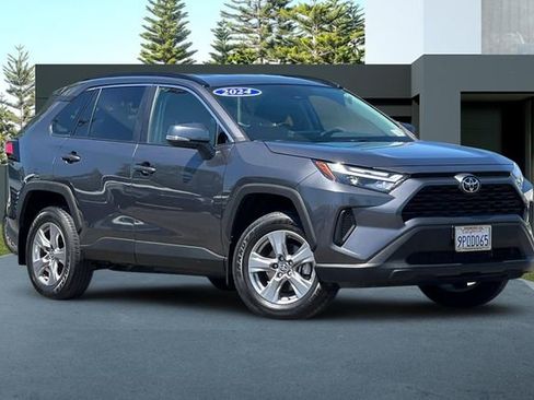 Used 2024 Toyota RAV4 XLE AWD/4WD image 2
