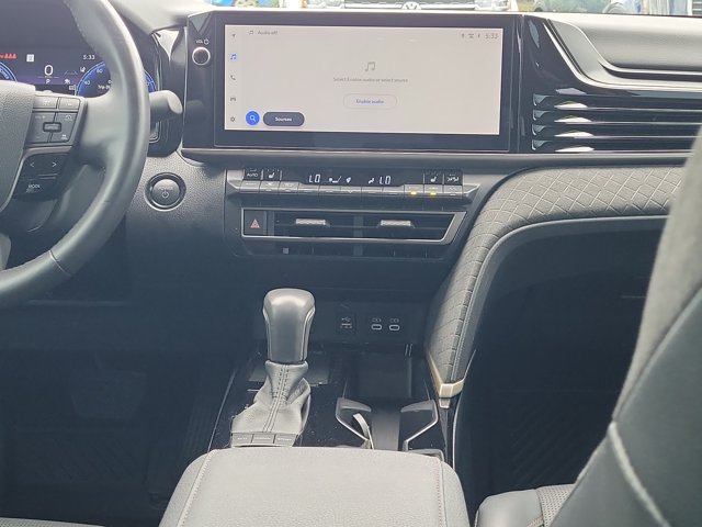 Used 2025 Toyota Camry XLE FWD image 5