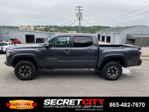 Used 2022 Toyota Tacoma TRD Off-Road w/ Technology Package AWD/4WD image 8
