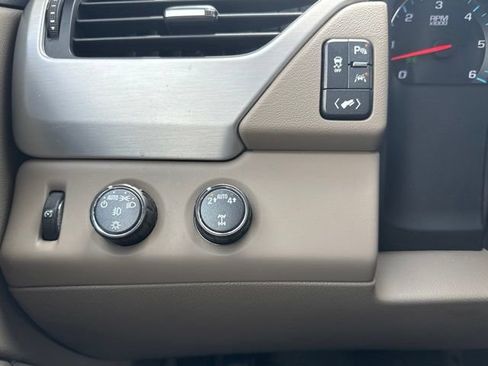 Used 2019 GMC Yukon SLT w/ Premium Edition AWD/4WD image 24