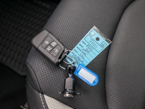 Certified 2025 Volkswagen Taos SEL image 28