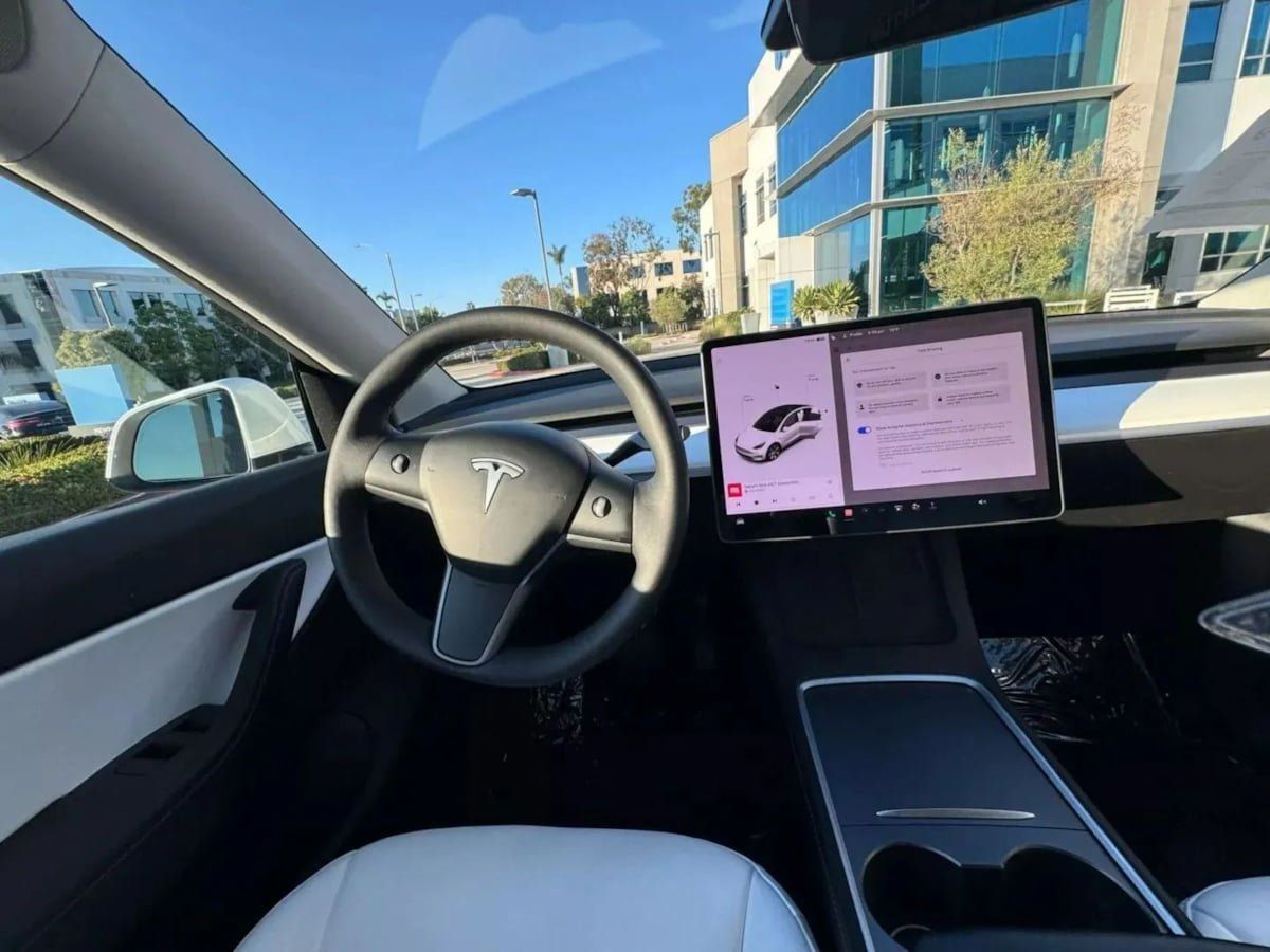 Used 2023 Tesla Model Y Long Range AWD/4WD image 17