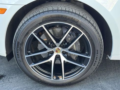 Used 2025 Porsche Macan image 11