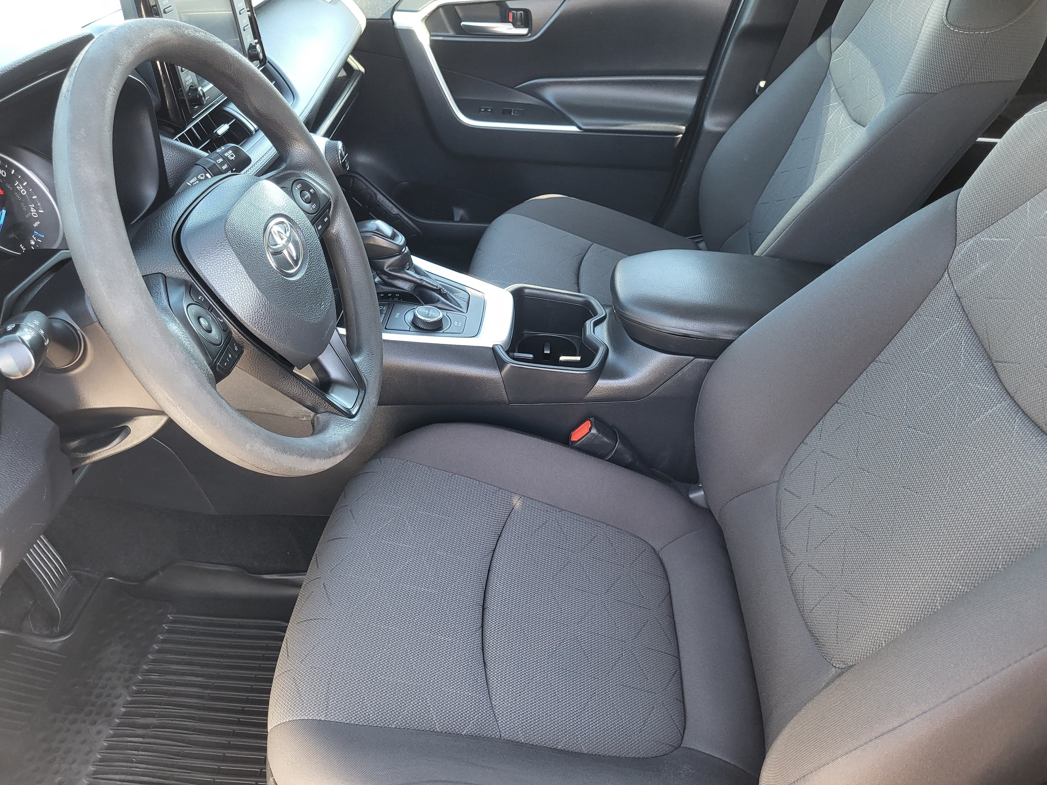 Used 2022 Toyota RAV4 XLE AWD/4WD image 10