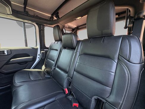 Used 2022 Jeep Wrangler Unlimited Sahara w/ Cold Weather Group AWD/4WD image 3