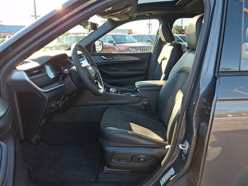 Certified 2025 Jeep Grand Cherokee L Altitude image 15