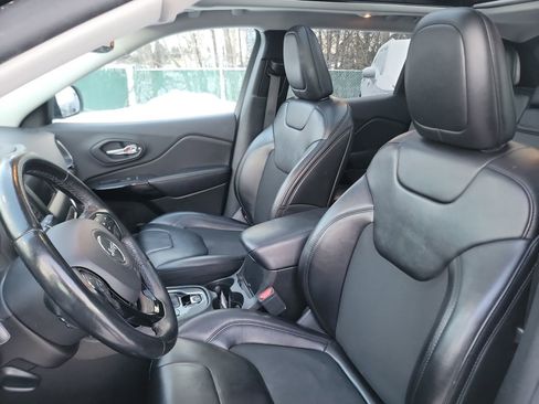 Used 2019 Jeep Cherokee Latitude Plus image 13