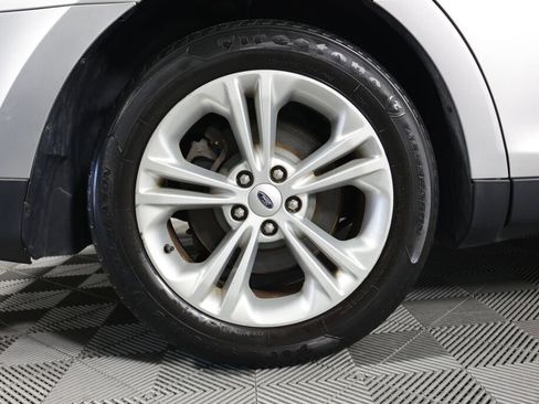 Used 2015 Ford Taurus SE image 7