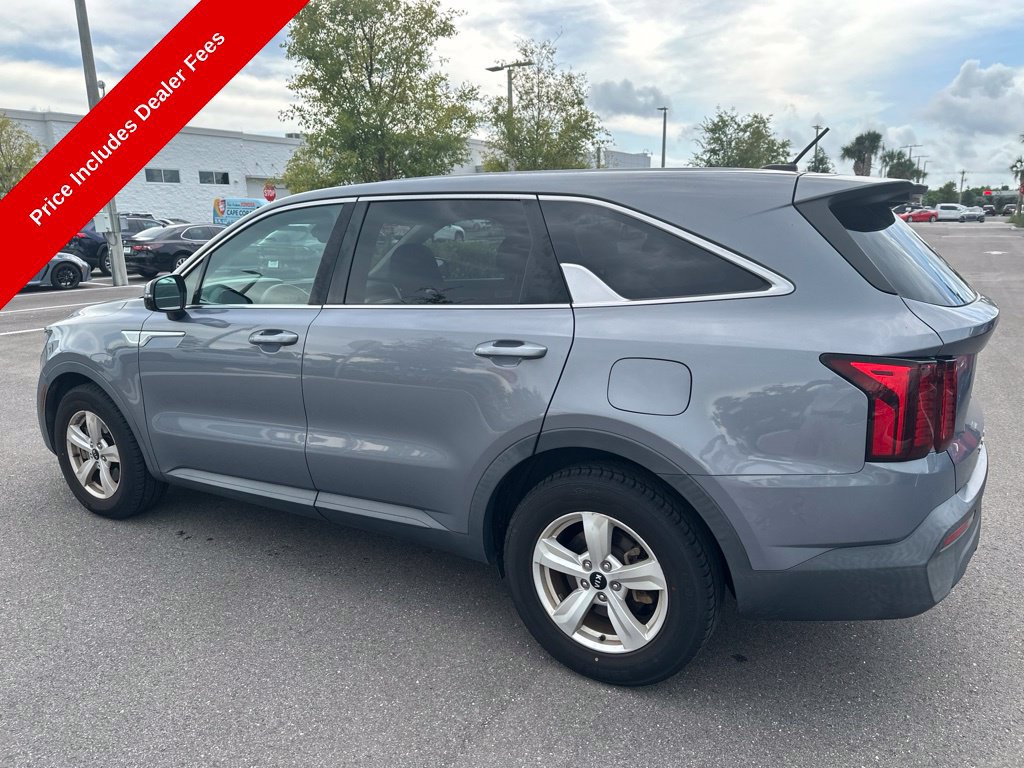 Used 2021 Kia Sorento LX FWD image 4