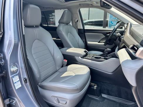 Used 2022 Toyota Highlander XLE image 19