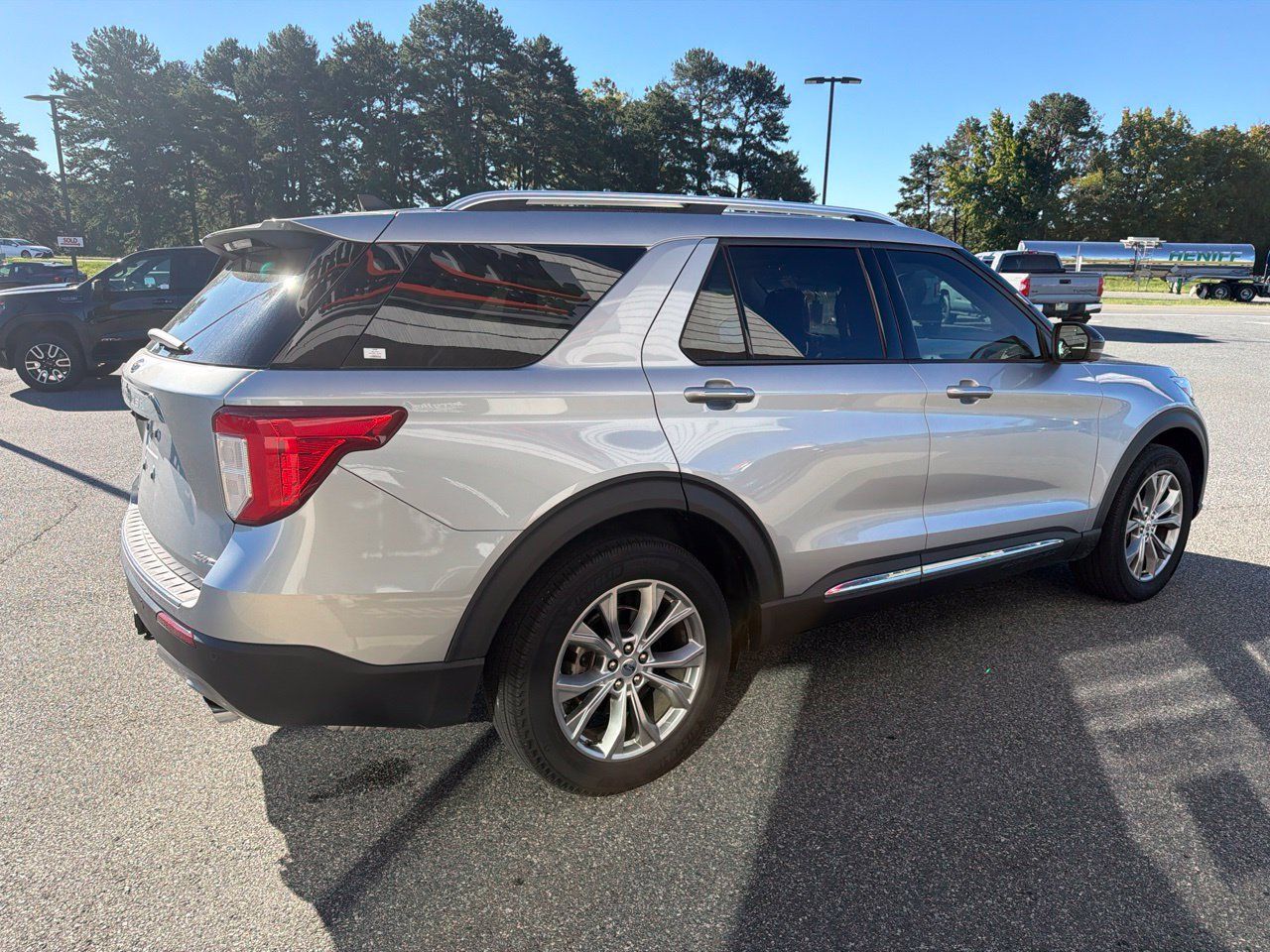 Used 2022 Ford Explorer Limited w/ Equipment Group 301A AWD/4WD image 10